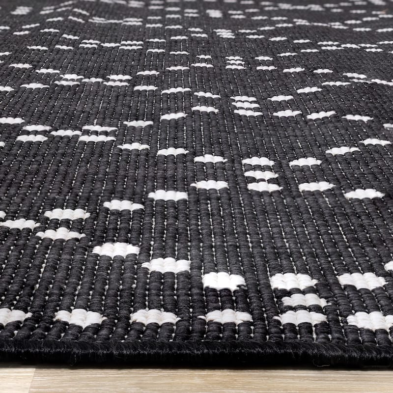 Black White Reversible Needlepoint Diamonds Indoor/Outdoor Area Rug