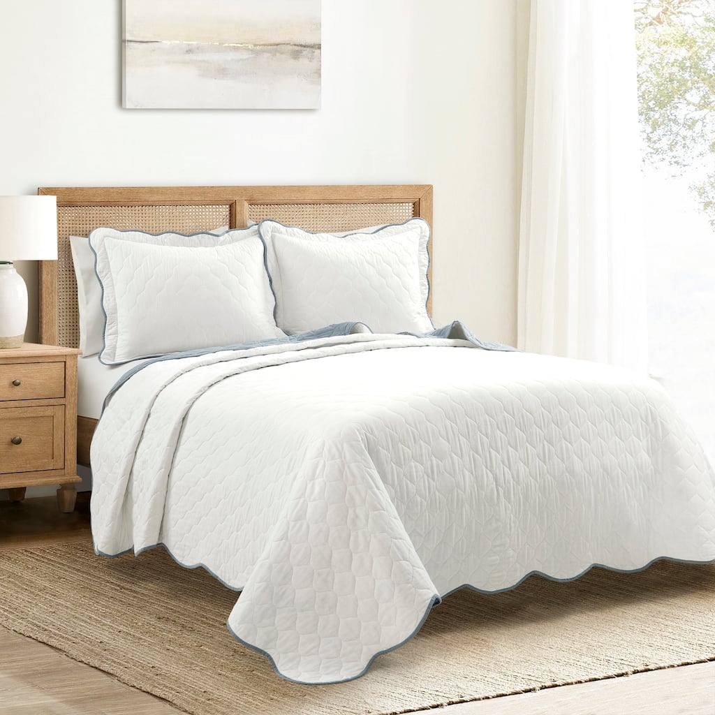 Lush Decor Coastal Chic Scallop Edge Reversible Quilt