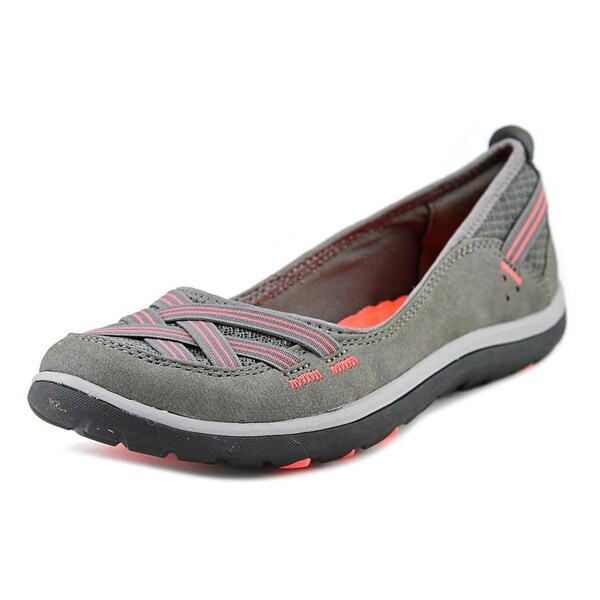 clarks round toe pumps