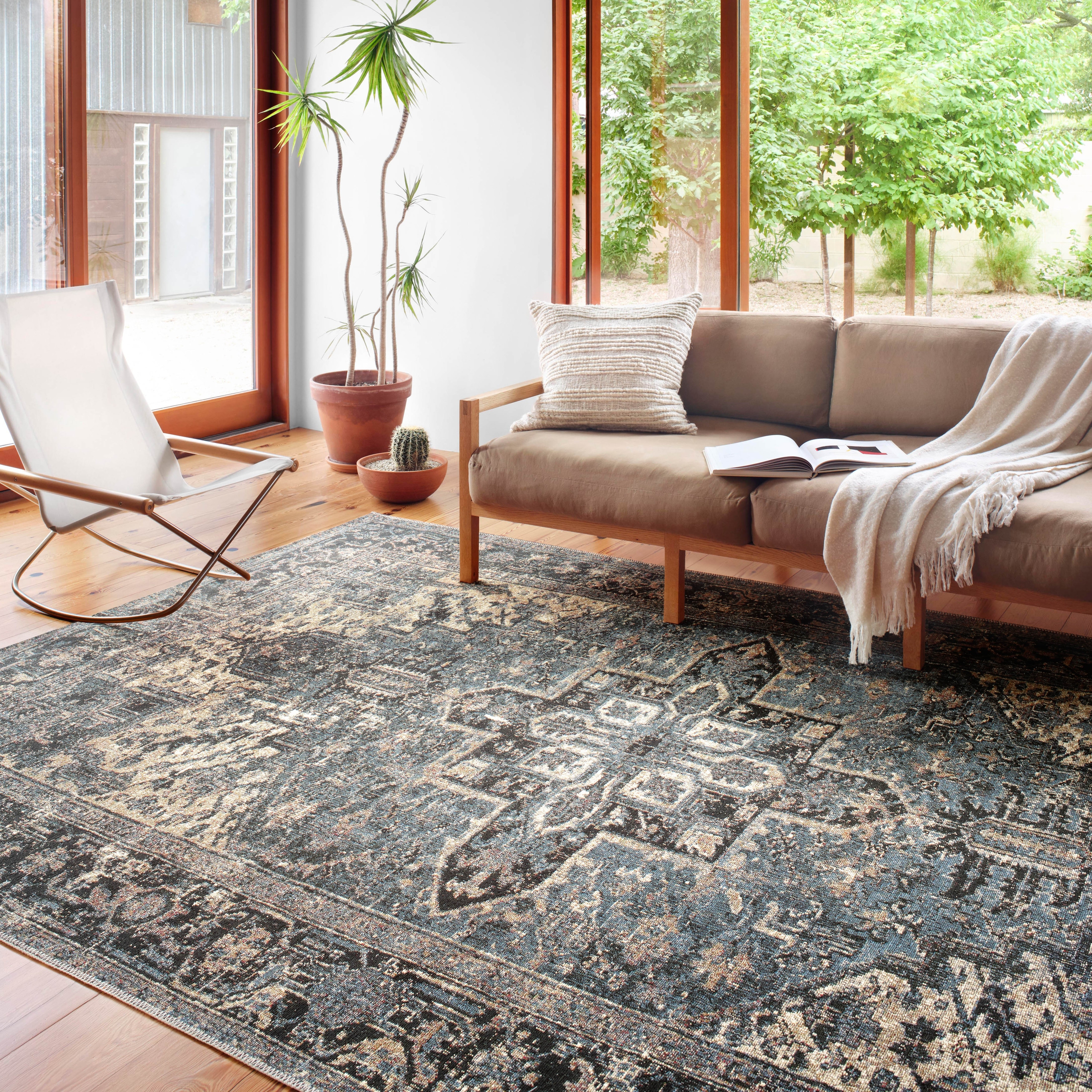 Alexander Home Luciano Ocean Distressed Oriental Indoor/ Outdoor