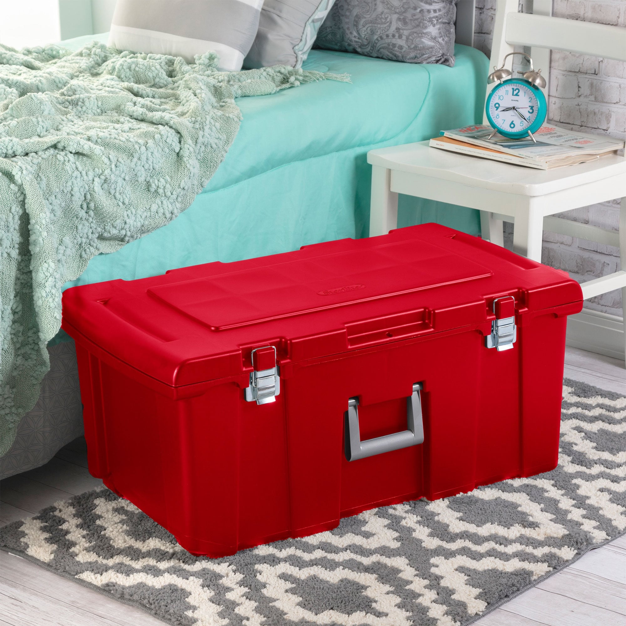 Sterilite 16 gallon on sale lockable footlocker with wheels