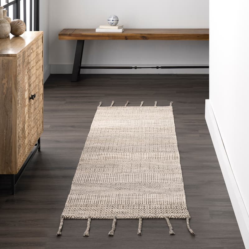 Nuloom Diem Geometric Cotton Tassel Area Rug