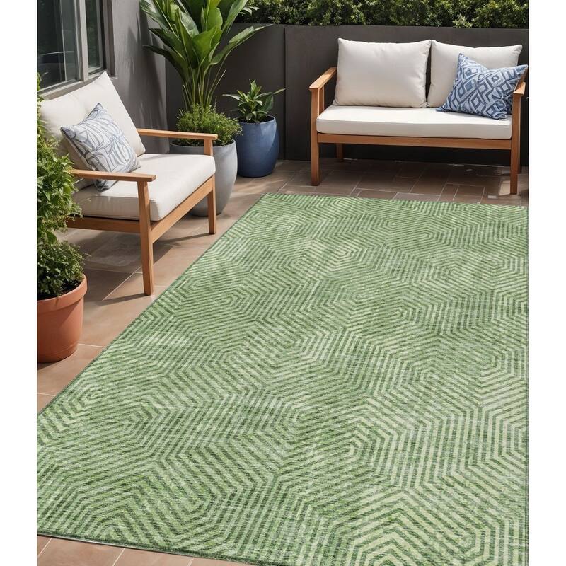 HomeRoots Geometric Transitional Rectangle Outdoor Rug - 5' X 8'