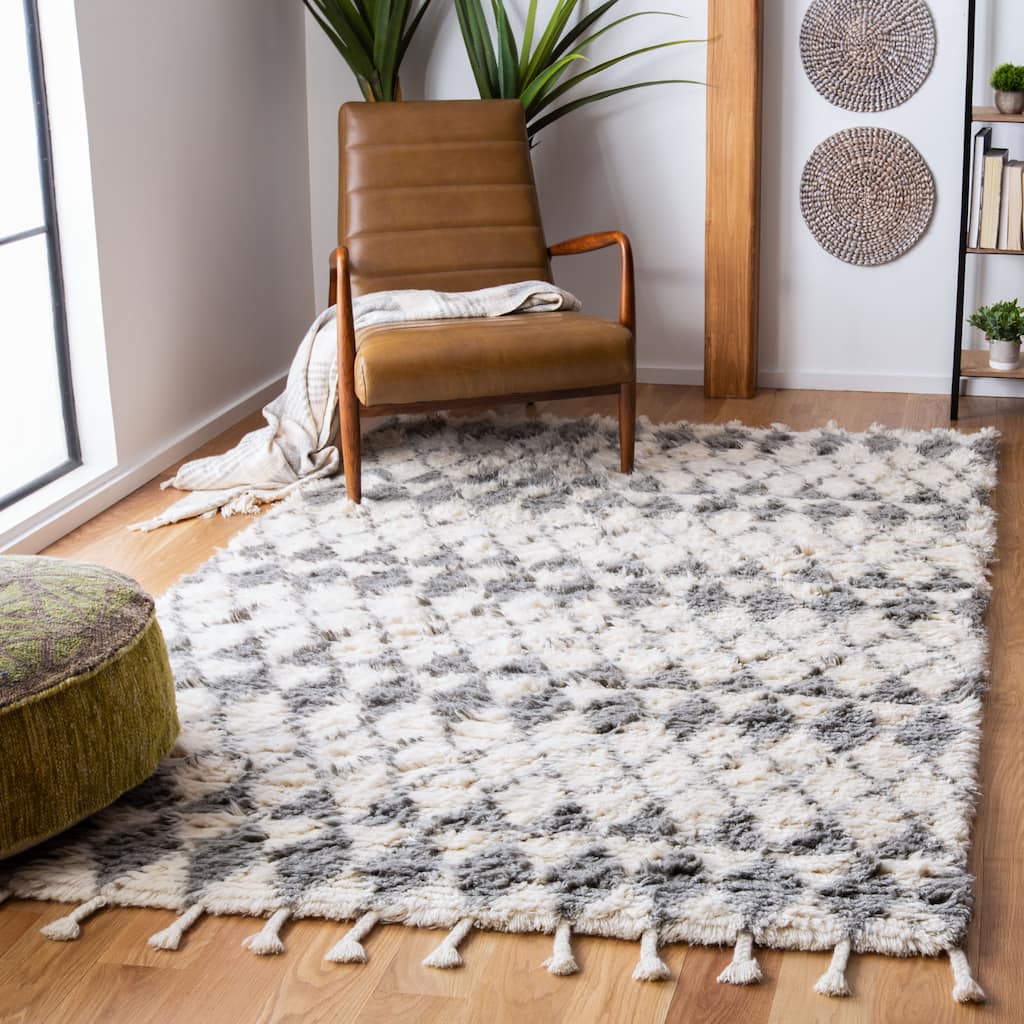 SAFAVIEH Handmade Casablanca Shag Ernesta Tribal Wool Rug
