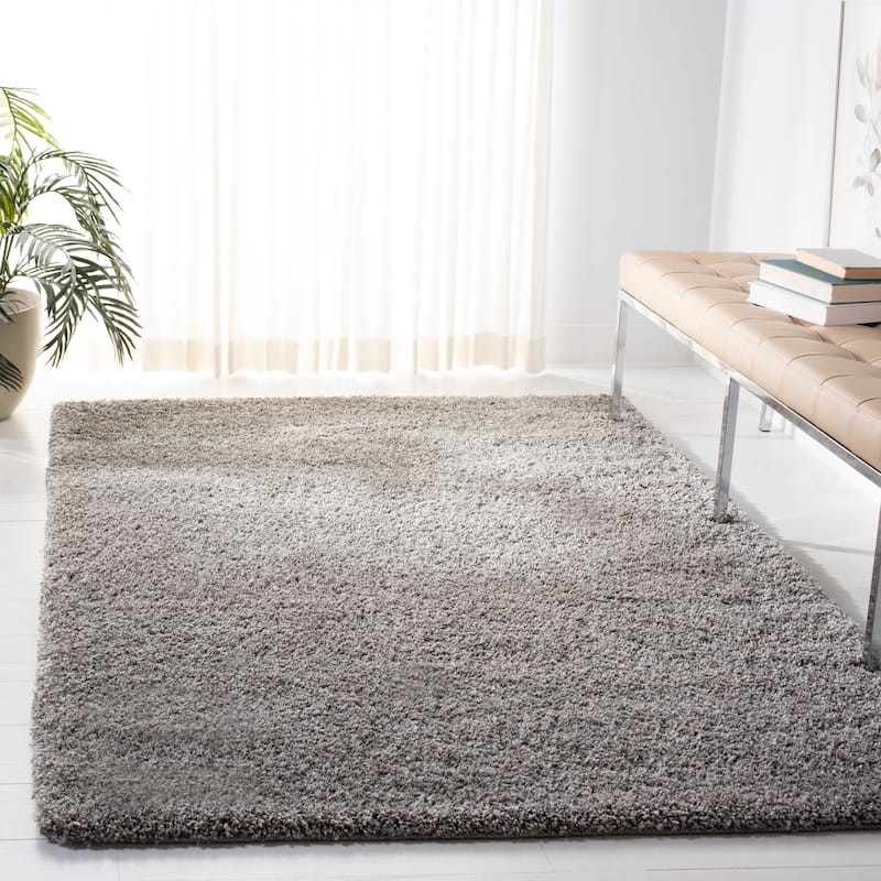 SAFAVIEH Santa Monica Shag Einara 2-inch Thick Area Rug - 5'3" x 7'6" - Silver - Rectangle