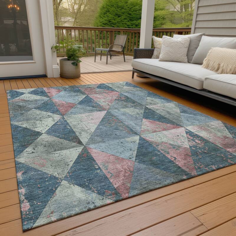 Machine Washable Indoor/ Outdoor Contemporary Diamonds Chantille Rug