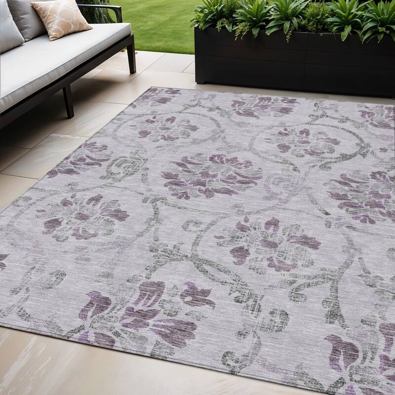 HomeRoots Floral Traditional Rectangle Outdoor Rug - 5' X 8'