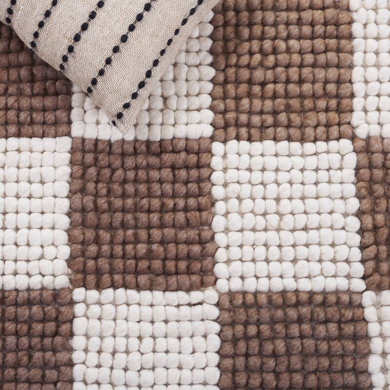 SAFAVIEH Handmade Natura Feodora Farmhouse Wool Rug