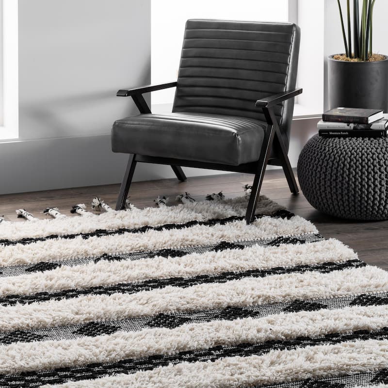 Nuloom Ivory Handmade Wool Cotton Geo Striped Shag Rug