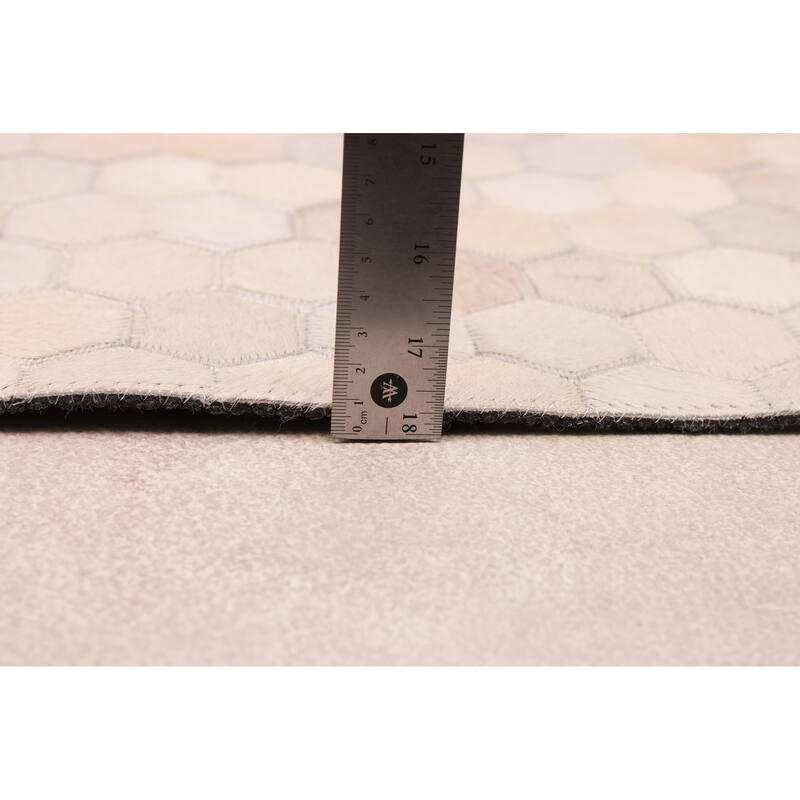 ECARPETGALLERY Handmade Cowhide Patchwork Ivory Leather Rug - 6'0 x 6'0