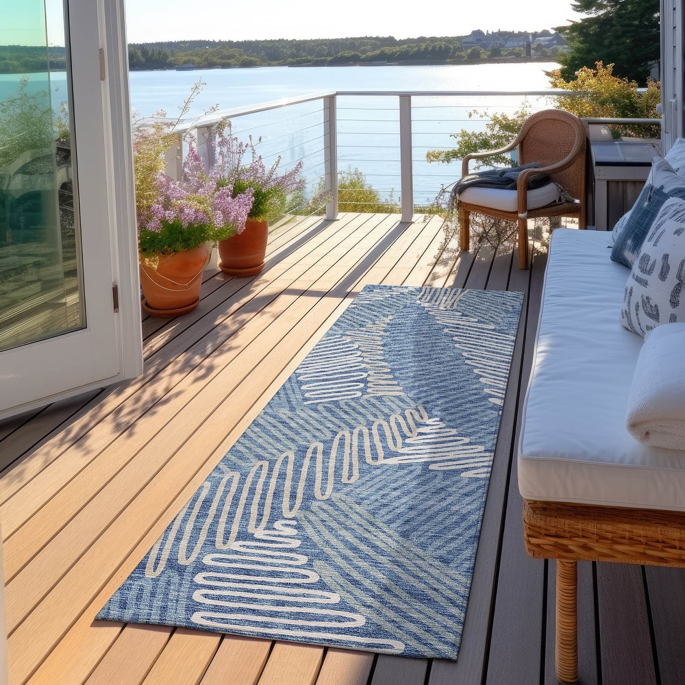 Machine Washable Indoor/ Outdoor Chantille Contemporary Squiggles Rug