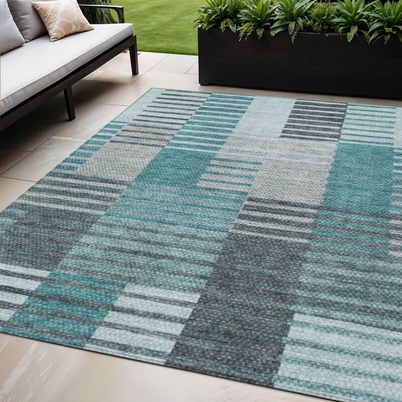 HomeRoots Striped Transitional Rectangle Outdoor Rug - 5' X 8'