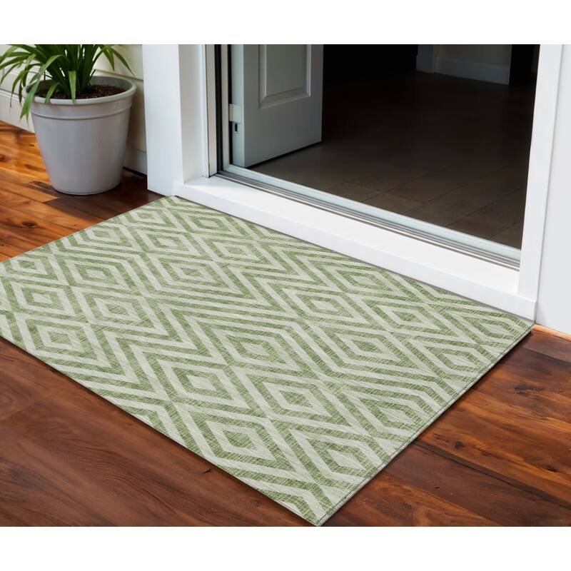 HomeRoots Geometric Transitional Rectangle Outdoor Rug - 3' x 5'