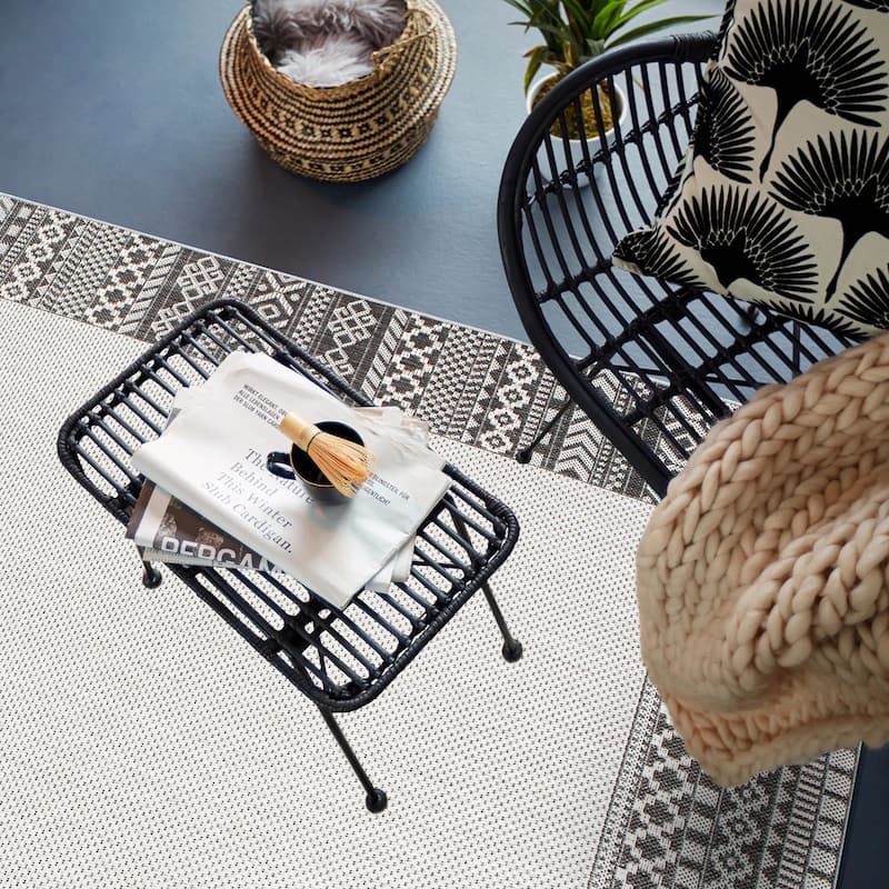 Bohemian Bordered Indoor/Outdoor Flatweave Waterproof Backyard Patio Area Rug