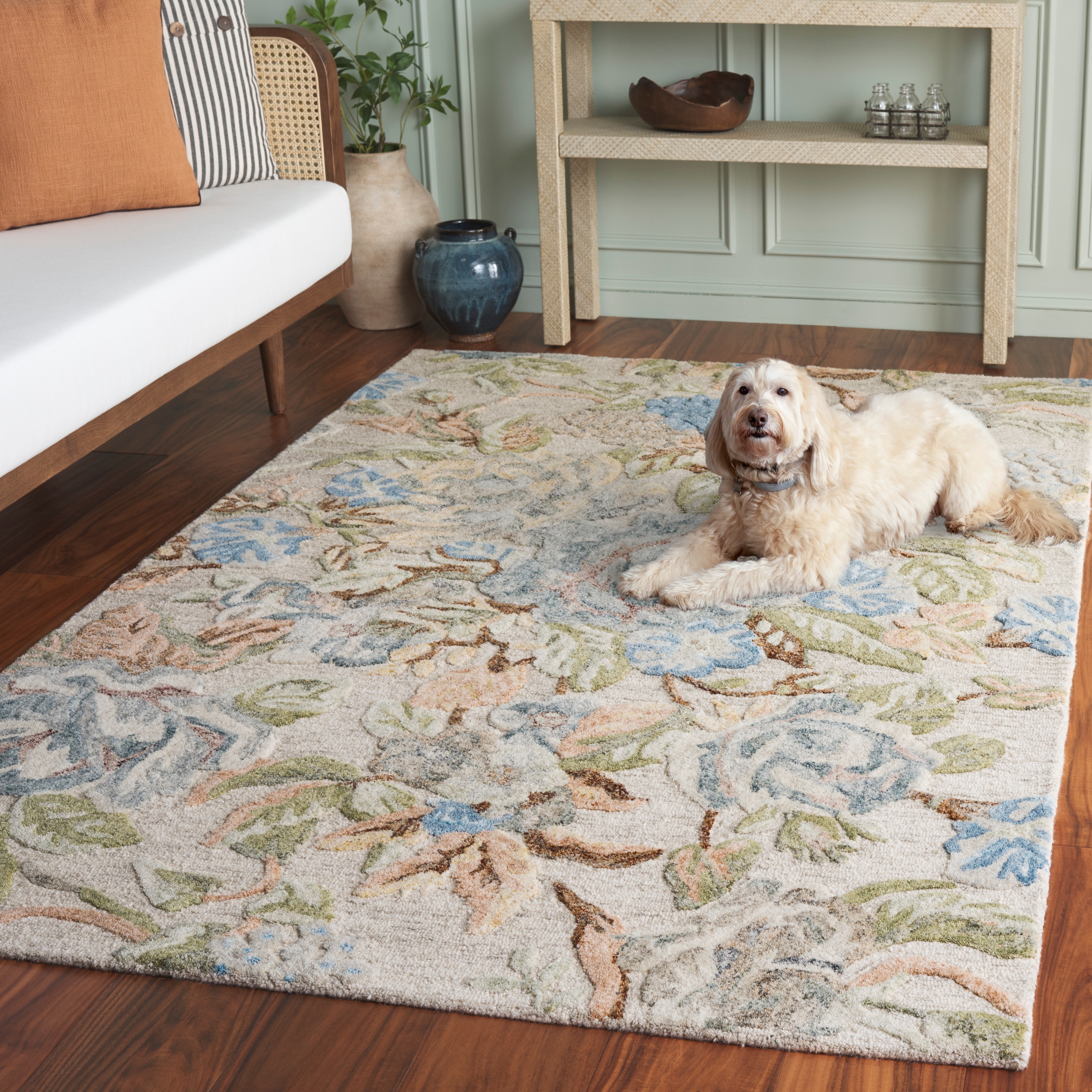 SAFAVIEH Handmade Jardin Kriemhild Floral Wool Rug - Overstock