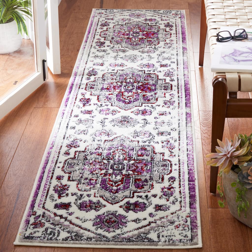 SAFAVIEH Skyler Rella Medallion Distressed Rug