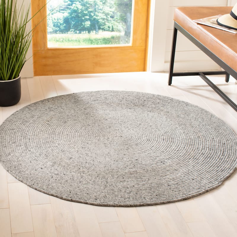 SAFAVIEH Handmade Braided Hande Country Wool Rug - 7' Round - Grey