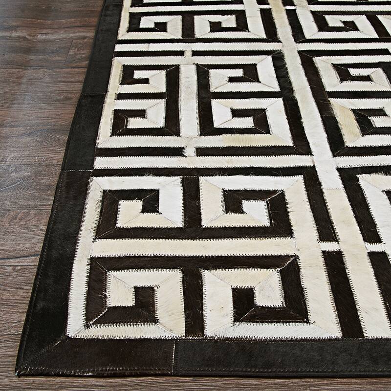 Handmade Couristan Chalet Meander Black- Ivory Cowhide Leather Rug