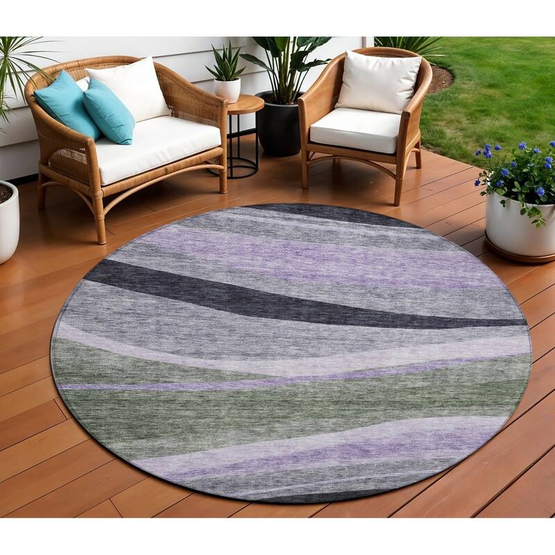 HomeRoots Abstract Transitional Rectangle Outdoor Rug - 8' Round