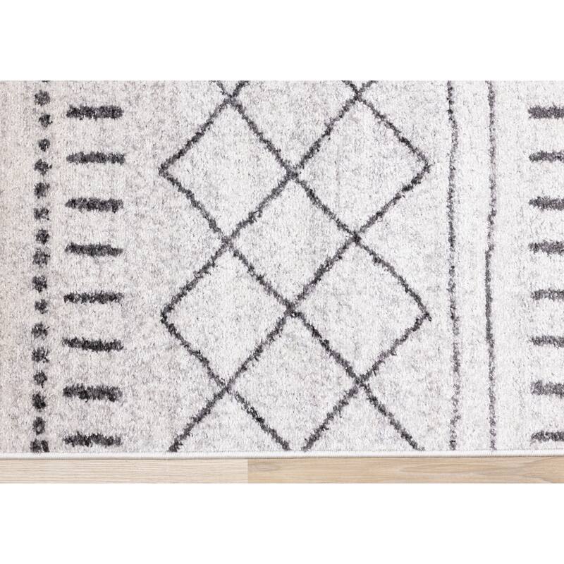 Emma Collection - Grey/White Tribal Patterned Rug