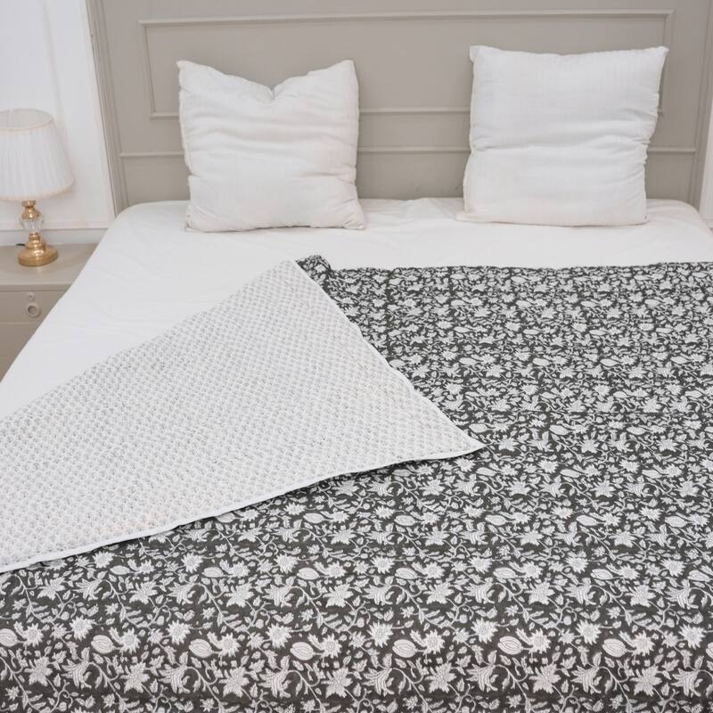 Fabdivine Bohemian Hand Block Print Cotton Quilt - Gray White Floral Reversible Ethnic Bedding for Bedroom, Manikarnika Tarangni