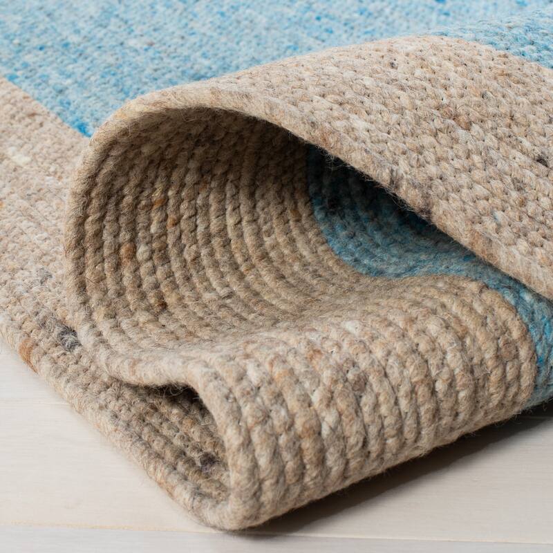 SAFAVIEH, Handmade Braided Sirlei Wool Rug