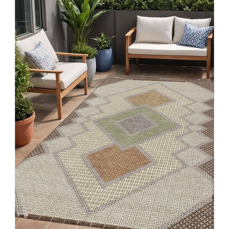 HomeRoots Geometric Transitional Rectangle Outdoor Rug - 5' X 8'