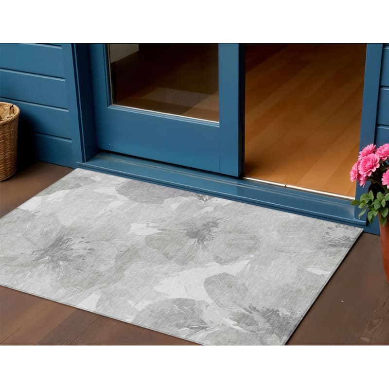 HomeRoots Floral Transitional Rectangle Outdoor Rug - 3' x 5'