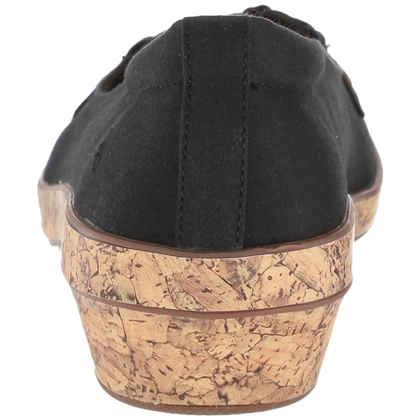 grasshopper lily wedge