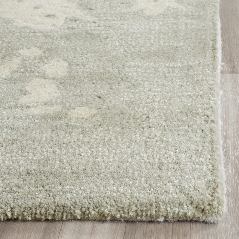 SAFAVIEH Handmade Bella Tineke Modern Floral Wool Rug