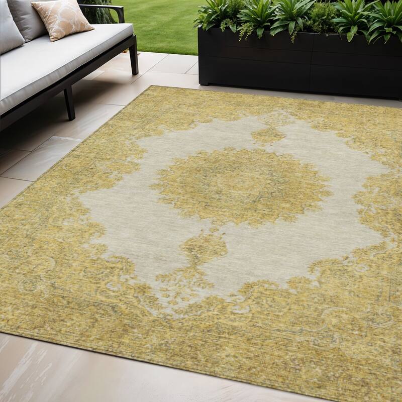 HomeRoots Oriental Traditional Rectangle Outdoor Rug - 5' X 8'