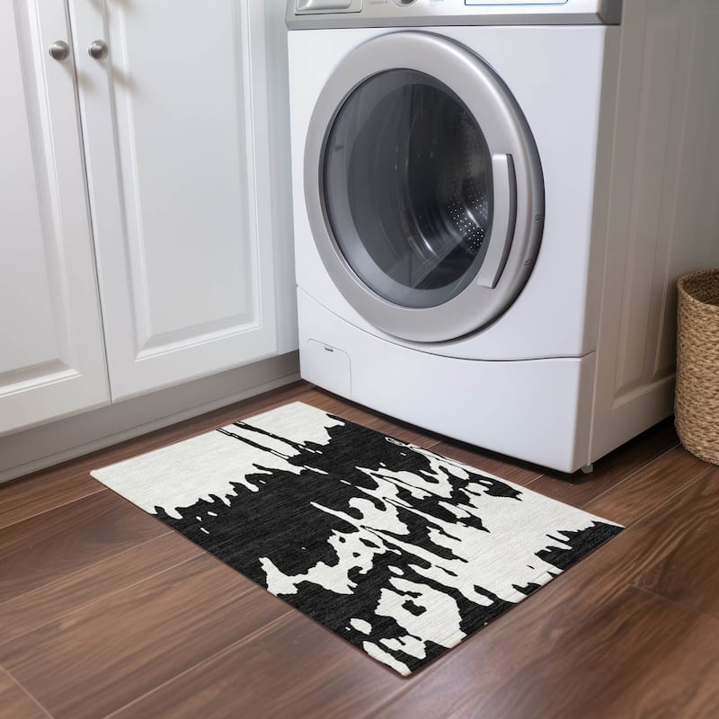 Machine Washable Indoor/ Outdoor Modern Abstract Chantille Rug