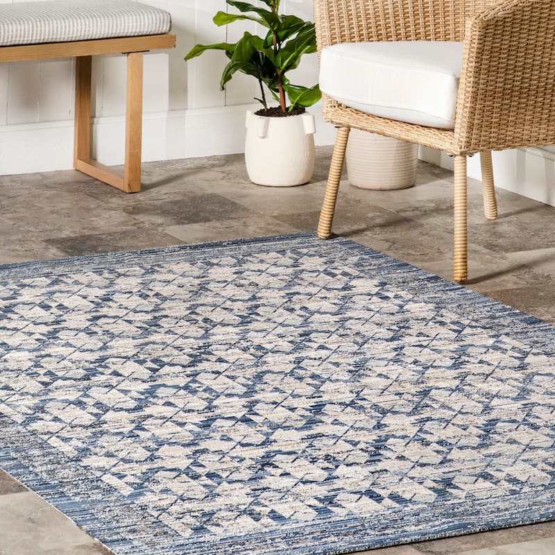 Nuloom Chaya Geometric Machine Washable Indoor/Outdoor Area Rug