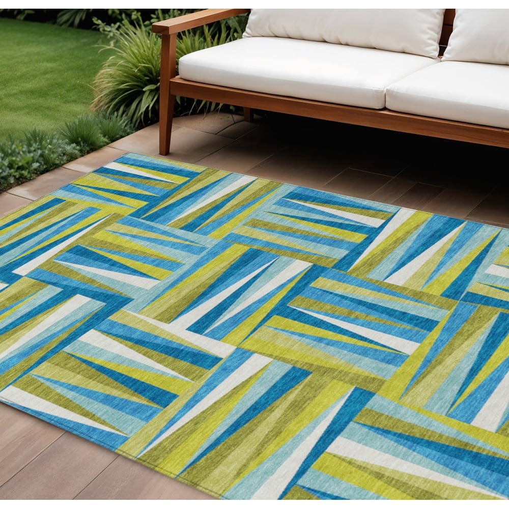 HomeRoots Geometric Transitional Rectangle Outdoor Rug