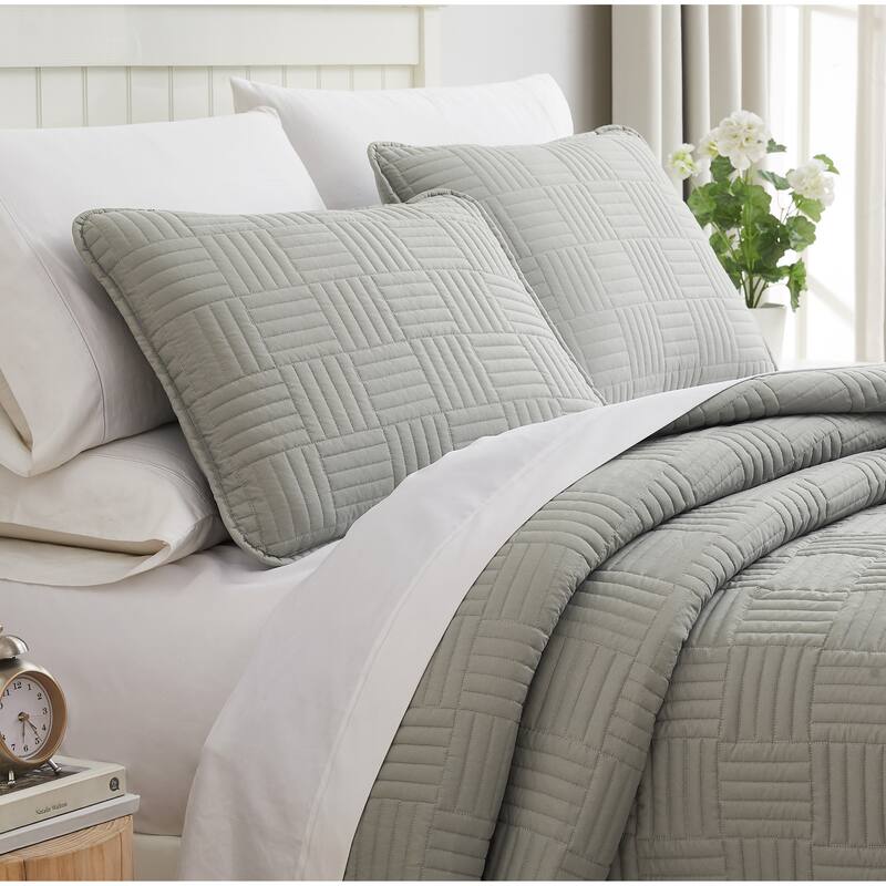 Southshore Fine Linens 3-peice Solid Grid Quilt and Sham Set