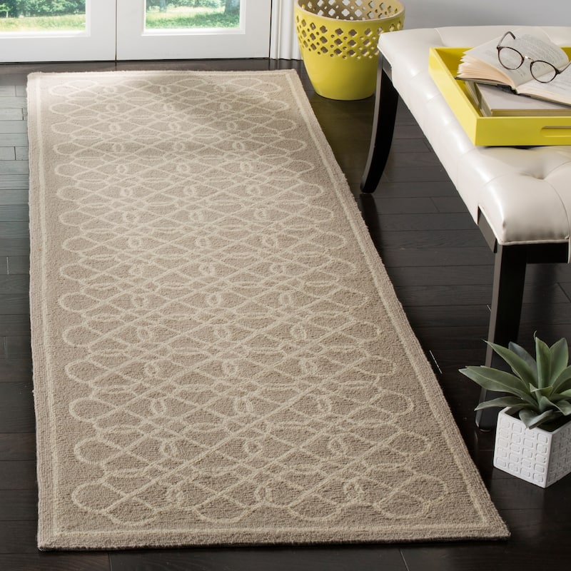 SAFAVIEH Handmade Chelsea Tuyet French Country Wool Rug - 2'6" x 8' Runner - Tan/Ivory