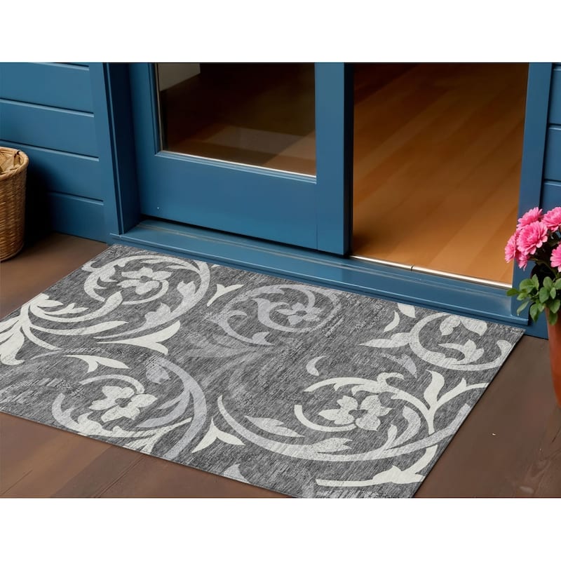HomeRoots Floral Transitional Rectangle Outdoor Rug - 3' x 5'