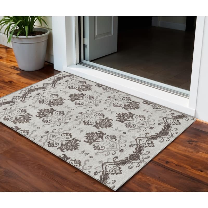 HomeRoots Oriental Transitional Rectangle Outdoor Rug - 3' x 5'