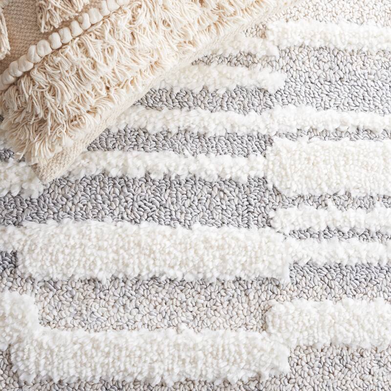 SAFAVIEH Moroccan Tassel Shag Mariola 2-inch Thick Rug