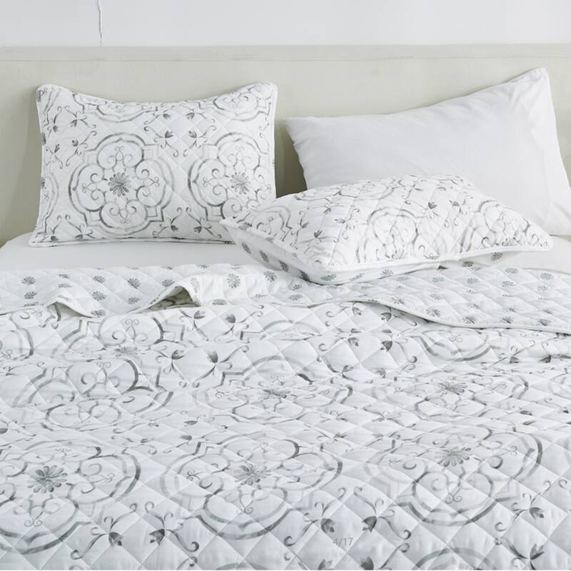 Linery & Co. Floral Printed Reversible Stitched Quilt Set with Shams