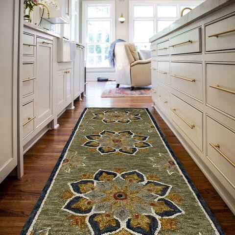 Blooming Oriental Medallion Scalloped Rug