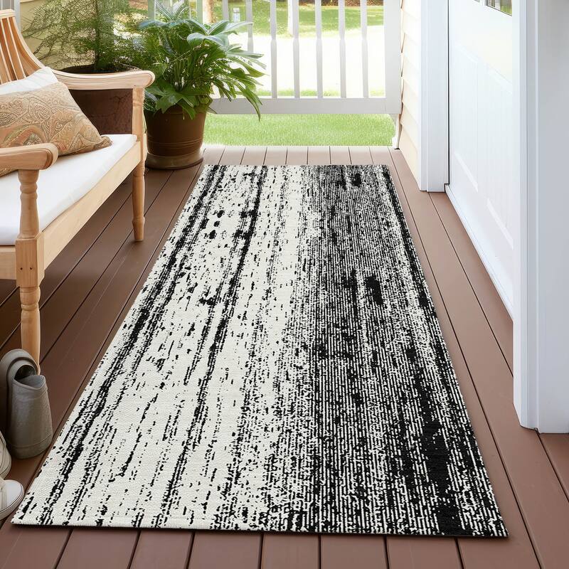 Machine Washable Indoor/ Outdoor Chantille Ombre Stripes Rug - Black - 2'3" x 7'6"