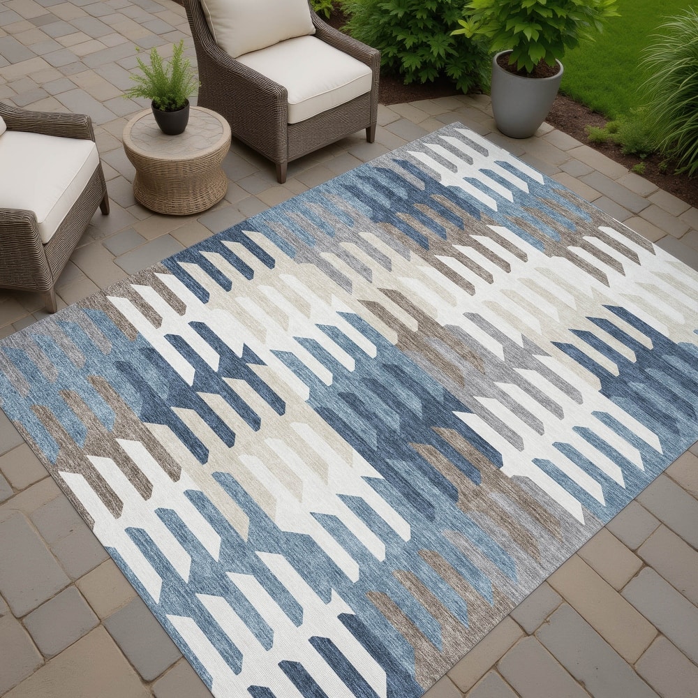 Machine Washable Indoor/ Outdoor Modern Stacks Chantille Rug