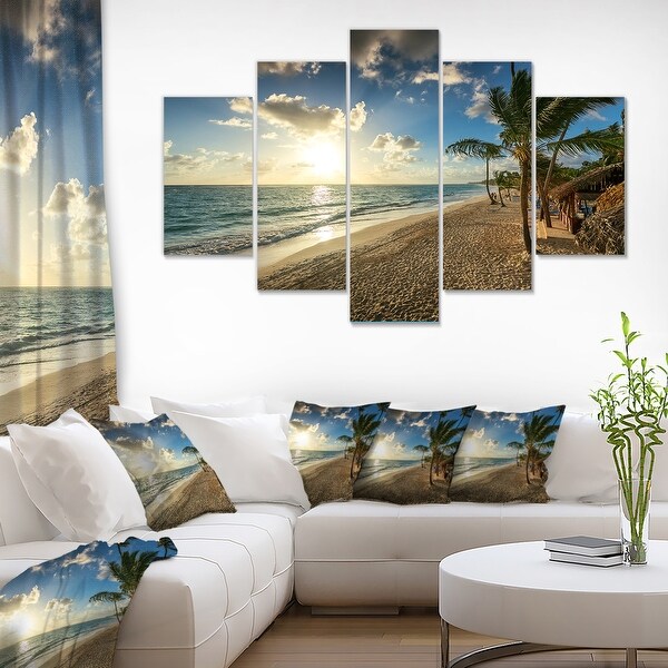 Designart 'Beautiful Caribbean Vacation Beach' Large Beach Canvas Wall