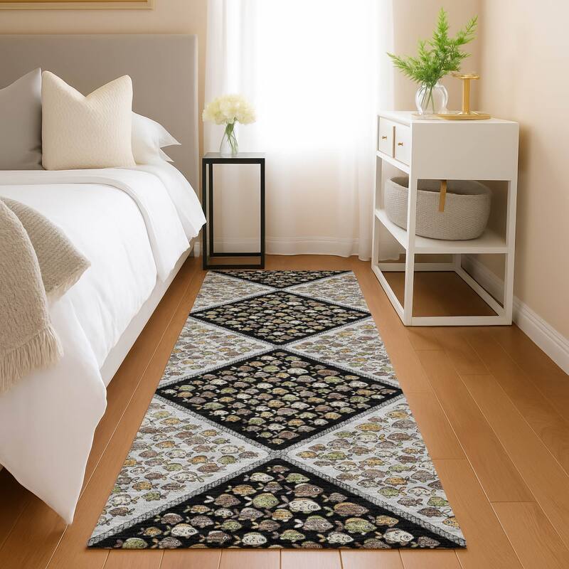 Machine Washable Indoor/ Outdoor Diamond Fish Chantille Rug