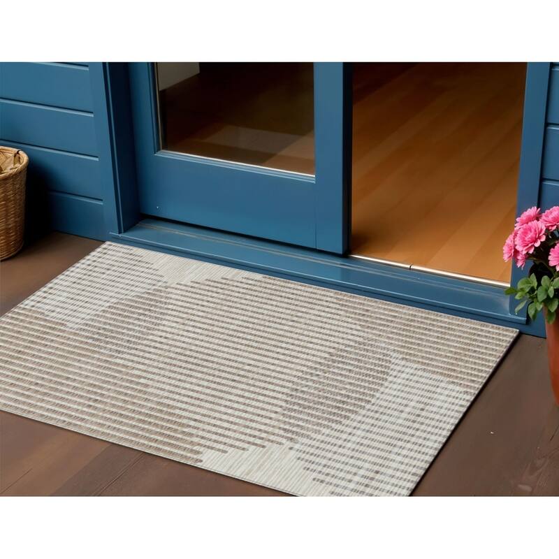 HomeRoots Geometric Transitional Rectangle Outdoor Rug - 3' x 5'
