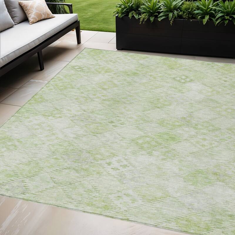 HomeRoots Geometric Transitional Rectangle Outdoor Rug - 5' X 8'
