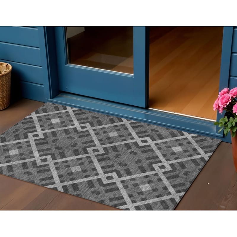 HomeRoots Geometric Transitional Rectangle Outdoor Rug - 3' x 5'