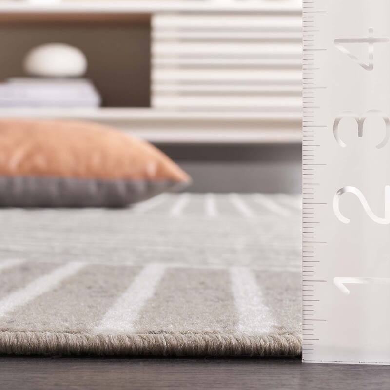SAFAVIEH Pyramid Glennie Modern Geometric Rug