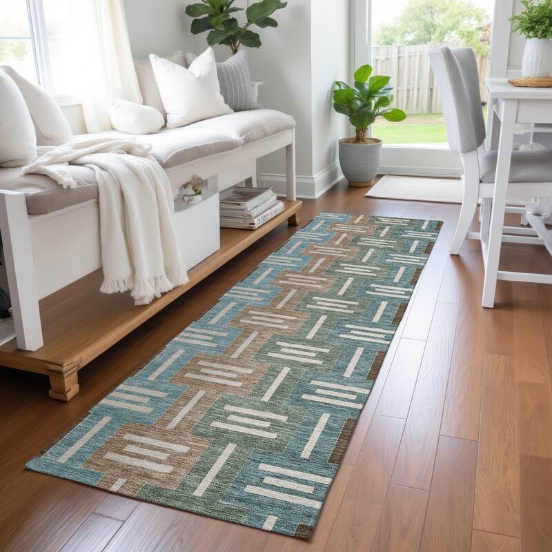 Machine Washable Indoor/ Outdoor Modern Wamego Chantille Rug